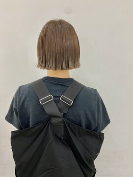 エンドリンク(endlink) 透明感ベージュ×ぱっつんミニボブ