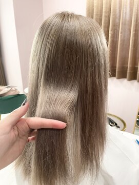 シェリ(che'rie) ミルクティカラー×艶セミロング