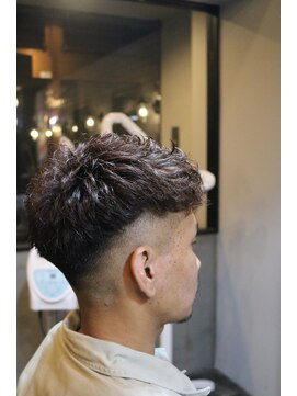 ザ バーバー ルイス(THE BARBER LUI'S) 0.4mm fade