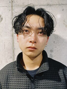 キュー(Cue_) センターパートのニュアンススパイラルパーマ 3 【影山】