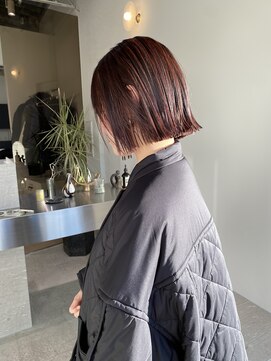 ステン(sten) オリーブブラウン切りっぱなしボブワンレンカット