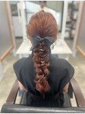 ロングヘアでゆる編みダウンヘア