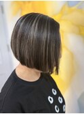 細めハイライトでつくる、大人の立体感ボブ