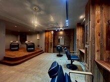 Mio'' Rarte【ミオ ラルテ】【4月上旬NEWOPEN(予定)】の雰囲気(モルタル×ウッドの男心をくすぐるシックな空間)