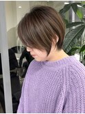 40代に人気◎トップふんわり若見え白髪ぼかしショート