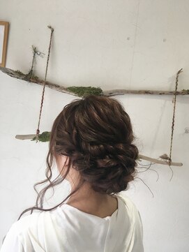 ヘアセットサロンエッジ(Edge) 結婚式用あみ込みルーズシニヨン