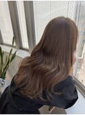 ブリーチなしダブルカラーで柔らかいラテベージュに。