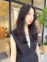 クシェル(kuschel)&nbsp;グレーベージュxレイヤーロングx黒髪xアッシュブラックxレイヤー