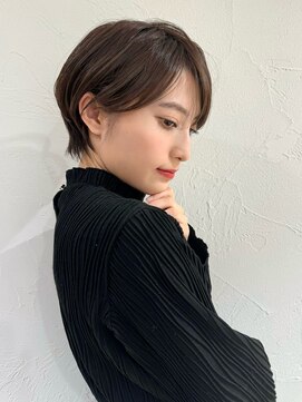 アンド ストーリーズ(&STORIES) 前髪あり耳掛け丸みくびれショートボブ20代30代40代50代（蘭）