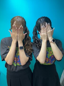リエラ 新宿(RIERA) 編み込みカチューシャサイドポニー