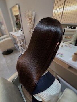 ティア(Tiia) プラチナムストレート