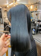 Q.美髪矯正は癖やうねりは真っ直ぐならないですか？A.いいえ、癖もうねりもきれいにストレートになります