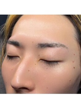 メンズ眉毛サロン THREE EYE 【メンズアイブロウ×HBL】梅田中崎町店の写真/わずか30分でイメチェン★メンズ眉毛のお悩み解消!眉毛をしっかり処理する事で清潔感UP&垢抜けた印象に!