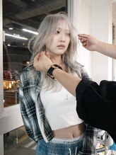スティードアウェーク 立川北口店(Steed AWAYKE)&nbsp;layer cut / white blone【AWAYKE/Steed AWAYKE/立川】