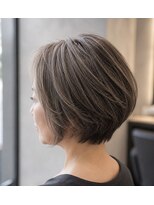 ペンシエロ(Pensiero) 【暗い白髪染めを明るく】白髪ぼかしショート