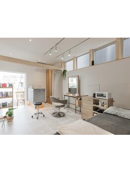 プライベートサロンだからこそお客様にしっかり向き合い一人ひとりの"なりたい自分に"寄り添う《B+》