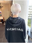 ホワイト×ハイトーンカラー×ハンサムショート×小顔
