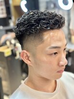 フランクスバーバー アンド ビアークラブ(FRANK'S BARBER and BEER CLUB)&nbsp;宮城リョータパーマビジネスマン簡単スタイリングスキンフェード