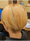金髪　ハンサムショート