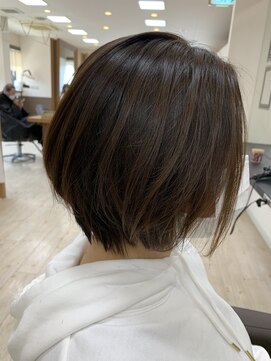 リアン(Lien) どの年代からも大人気！前下がりくびれショートスタイル