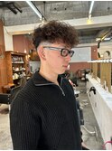 スペインカールスキンフェードブラウンカラー眉毛カット