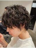 前髪有ウェーブカールクールショート外国人の癖毛風パーマ