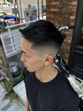 フォーコーナーズ(Four Corners) フェザーアップ／クルーカット/スキンフェード/バーバー/