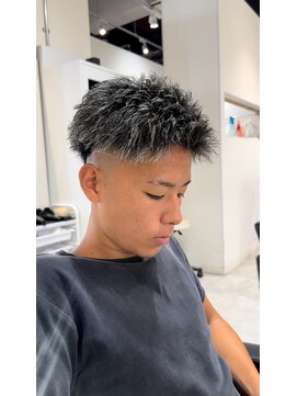 ルーストデラックス 京都河原町三条(ROOST dx) ツイストハイライト×フェードショート