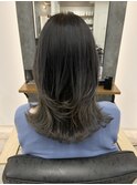 暗めでも重く見えないグレージュ