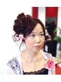 ピンクのコサージュが良くお似合いなご婦人♪シニアスタイルも