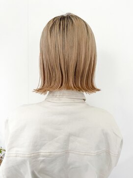 リシェスバイエンヴィー 西宮北口(Riches by ENVY) "切りっぱなしボブ ハイトーンボブ"