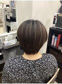 赤みを抑えてクールな印象