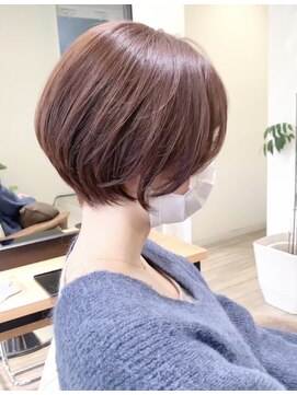 アイ(I.) 【 Ｉ. 】30代からの襟足すっきり前下がりショートボブ　川口