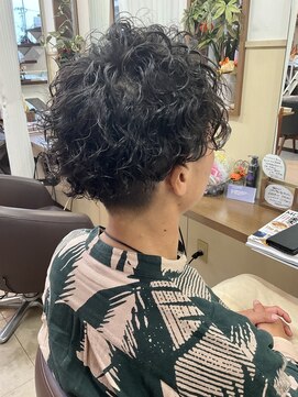 コアフィールフィス(COIFFURE fils) 【見附　今町】ツイストスパイラル　強め　黒髪