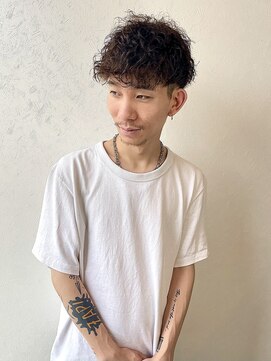 ラフ バイ マグ 南松本(R.A.F. by Mag) スペインカールスパイラルパーマツーブロックフェード刈り上げ