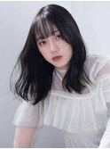 艶と柔らかさあるミディアムヘア