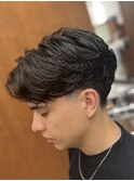 スパイキーショートブルーブラックフェザーパーマサーフカール