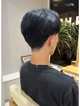 オーセンヘア(AUTHEN.HAIR) ブルーブラック×スッキリ刈り上げマッシュ