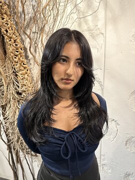 テイ(tei) 顔周りレイヤー/ロング/黒髪/レイヤーカット