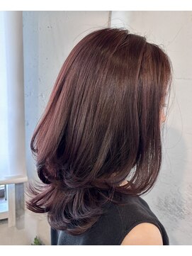 マロウズ(Marrows) ピンク×センターパートミディアム