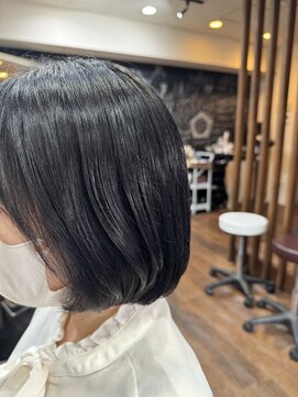 ゴエン(goen hair lounge) 顔まわり流れやすいボブ