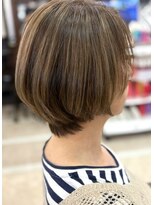 エルプリエ(elle brille) 白髪ぼかしハイライトで作る、大人ショートボブ