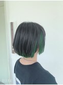 ショートボブ　　　インナーカラー　エメラルドグリーン