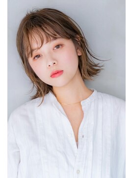 エイミー(Aimee) Aimee 町田　耳かけボブ×スモーキーベージュ