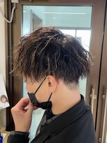 コワファーストナガサキシャンプーボーイ(COIFF1RST NAGASAKI SHAMPOO BOY)&nbsp;ハイライト×波巻きパーマ　ナチュラル