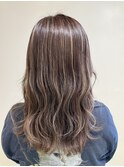 白髪ぼかしハイライト ベージュ ゆるふわロング