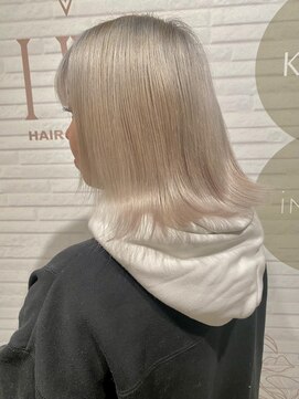 ヘアーデザイン ビビッド(HAIR DESIGN VIVID) ホワイトブロンドヘア/インナーカラーブリーチカラー