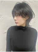 黒髪でも可愛いくびレイヤー　ウルフカット