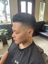 セン(sen)&nbsp;癖毛をいかしたフェードスタイル