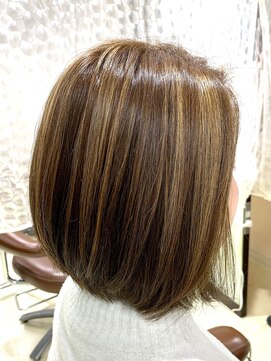 アズール 草加(azule) 前下がりショートボブ　ハイライトカラー　ブラウンベージュ